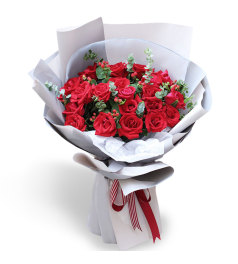 给你的爱--19枝精品红玫瑰，尤加利叶、红豆适量搭配