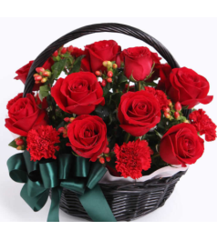伟大的爱--卡罗拉红玫瑰12枝，红色康乃馨12枝，红豆10枝（如当地红豆缺货，用相思梅等其他寓意相近配材替代。）