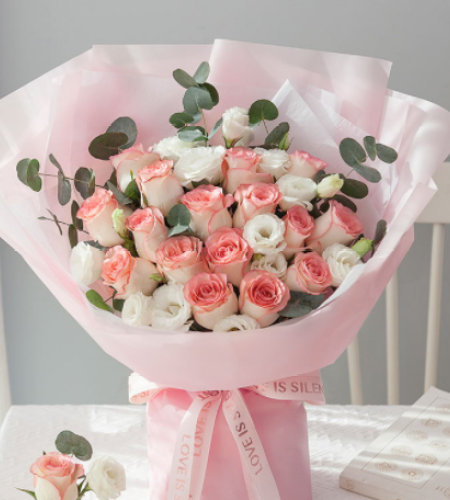  喜欢你--艾莎玫瑰16枝、白色洋桔梗4枝、尤加利5枝