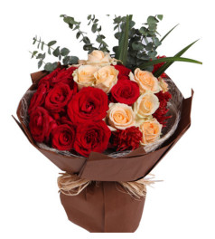 甜蜜爱情--红玫瑰11枝，香槟玫瑰8枝，火炬3枝