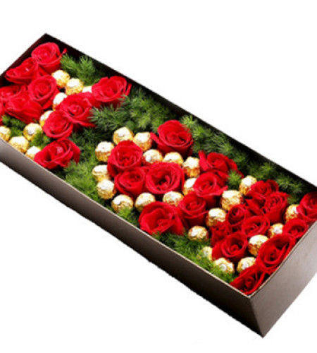 依然爱你--红玫瑰28枝,蓬莱松填充丰满，费列罗巧克力33颗