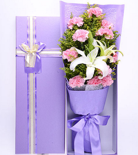 11枝粉色康乃馨＋1枝白色百合花盒1-2.jpg
