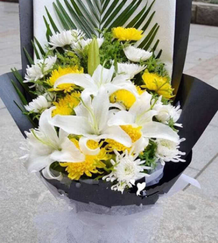 客户生日送什么礼物体面？鲜花和礼篮组合方案