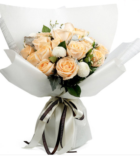 珍惜- 19朵香槟玫瑰，搭配8枝白色乒乓菊，银叶菊、满天星