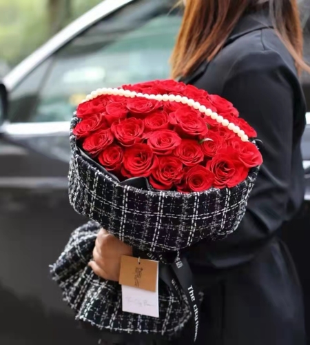 热烈的爱情--精品红玫瑰19枝