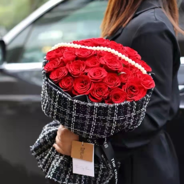 热烈的爱情--精品红玫瑰19枝