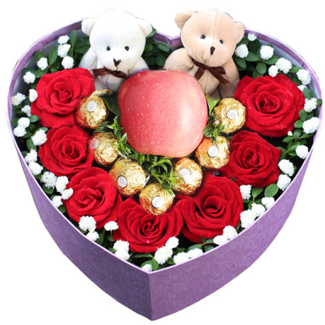 圣诞花盒D--7枝红玫瑰＋7个费列罗＋1个苹果＋一对公仔