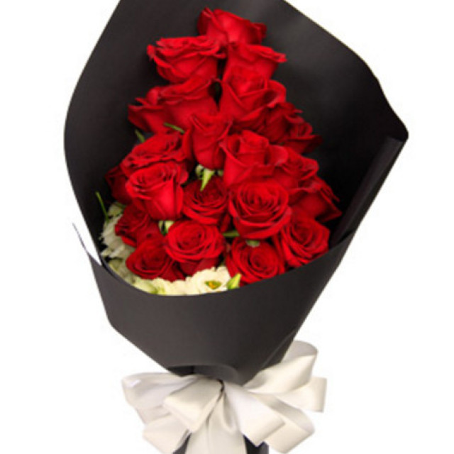 不变的爱--红玫瑰22枝,白色洋桔梗适量